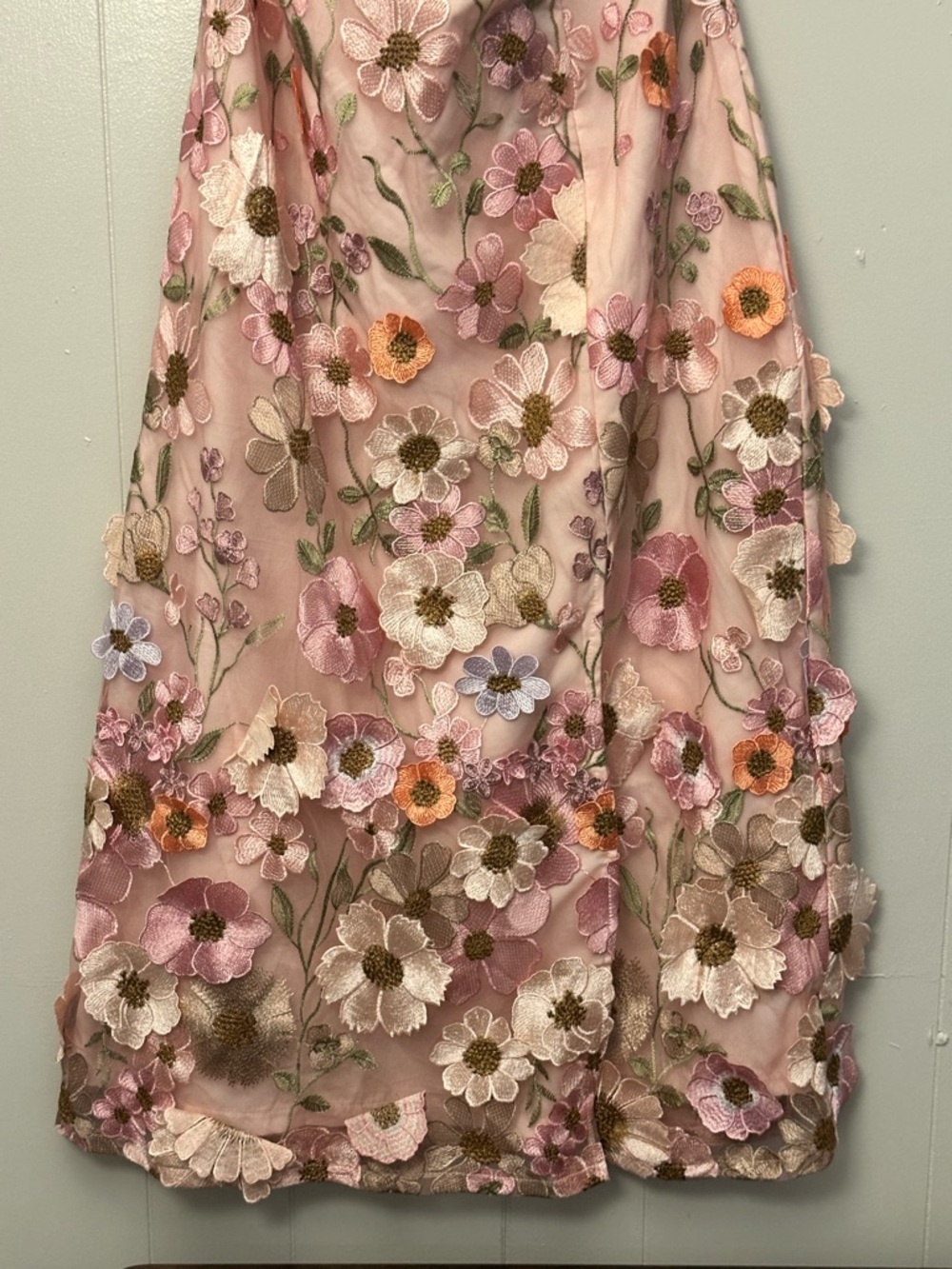 Lulus Pink 3D Floral Embroidered Halter Midi Dress BRAND NEW. NWT. - Picture 4 of 9